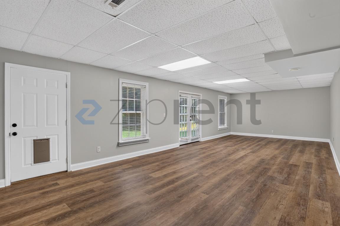 Building Photo - Unit