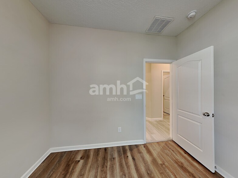 Building Photo - 16173 Alison Creek Dr