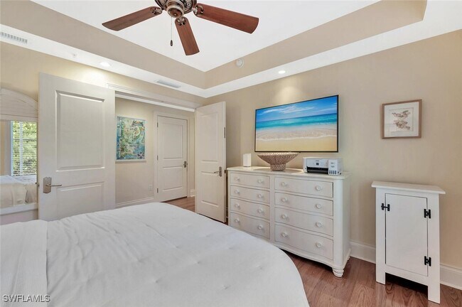 Building Photo - 325 3rd St S