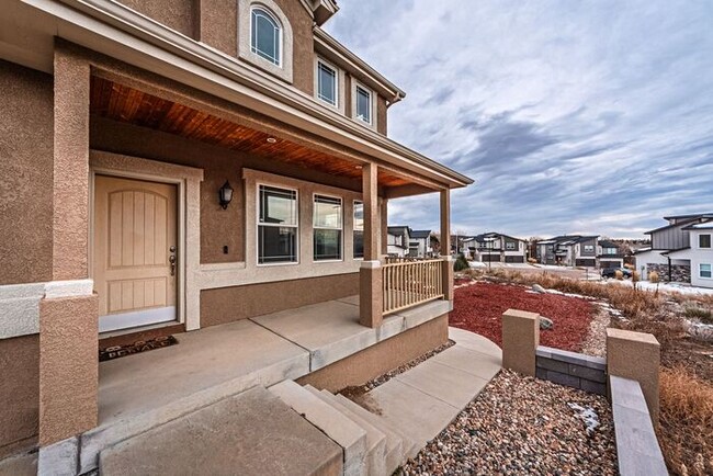 Building Photo - Stunning 5BR Home with Luxury Master Suite & Low-Maintenance Yard!