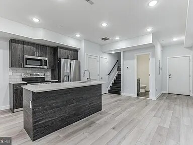 Building Photo - 2301 N 6th St