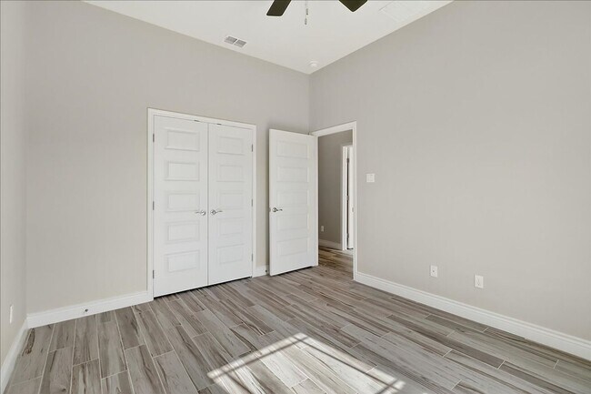 Building Photo - 15229 Barataria Dr