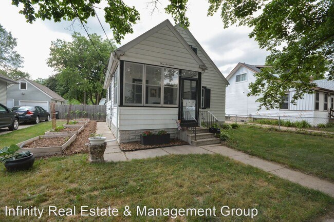 Building Photo - 3 br, 1 bath House - 317 10th Ave NE