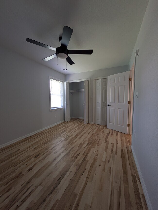 Building Photo - 918NP