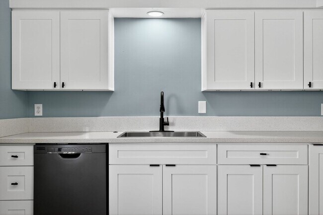 Building Photo - 44440 Acacia Dr