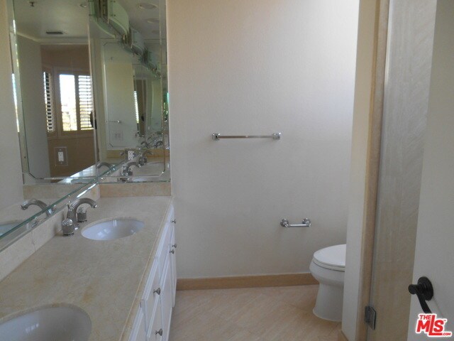 Building Photo - 2131 Century Park Ln