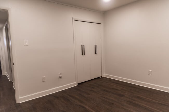Building Photo - 1613 Valencia Way
