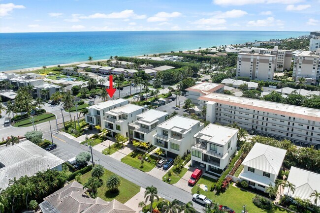 Building Photo - 1070 Del Harbour Dr