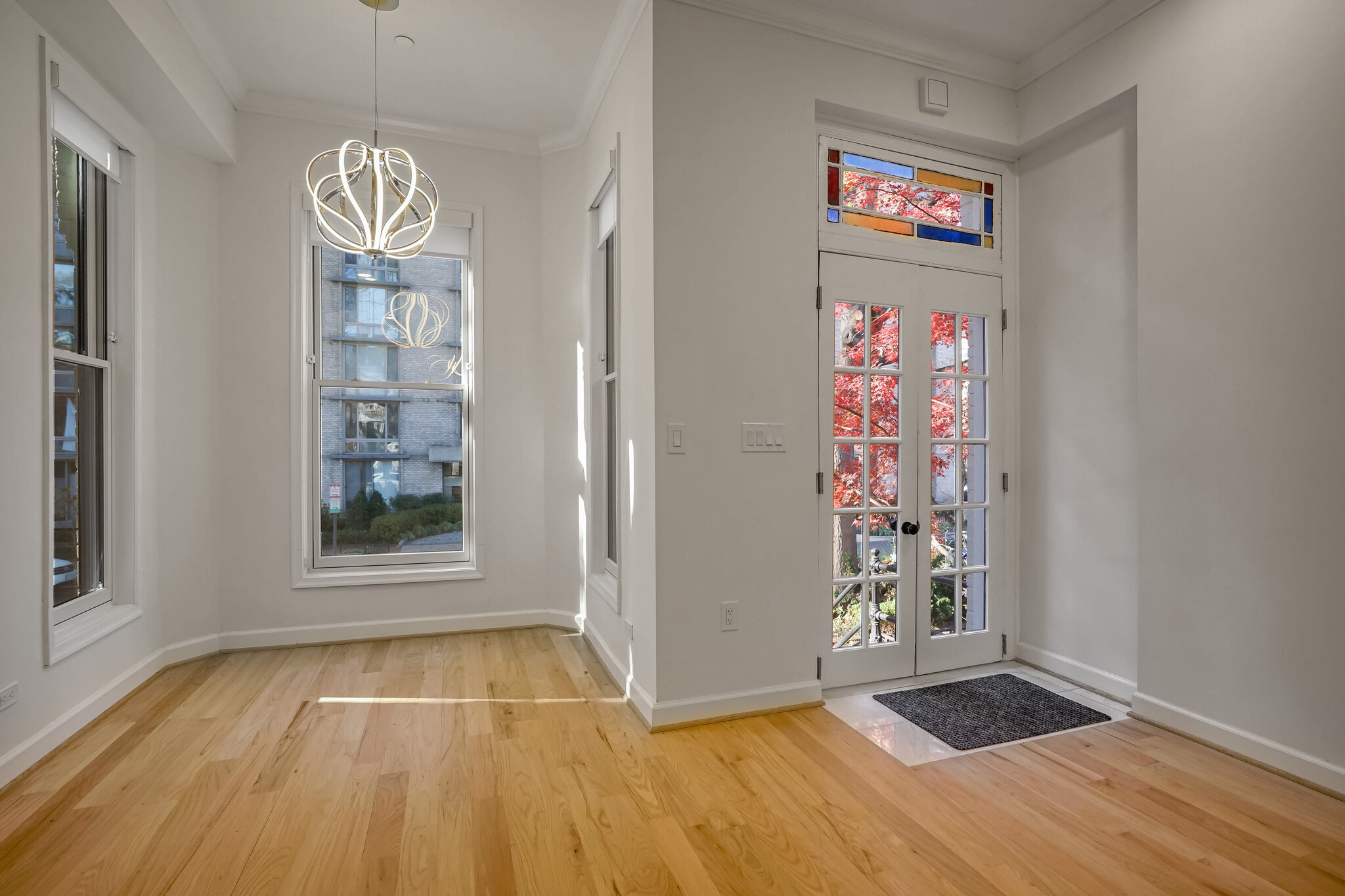 First Floor Entry - 951 25th St NW