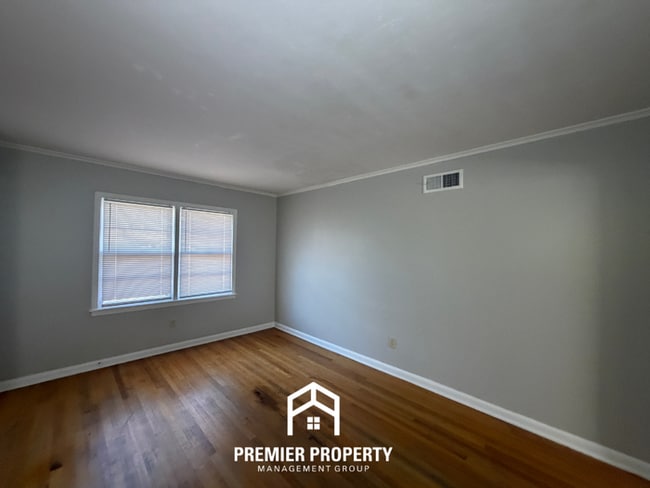 Building Photo - 3-Bedroom Memphis Home Near East Memphis with Fenced Yard