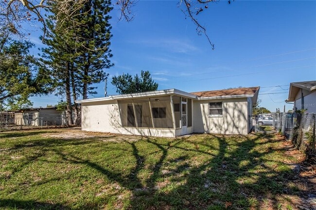 Building Photo - 3824 Moog Rd