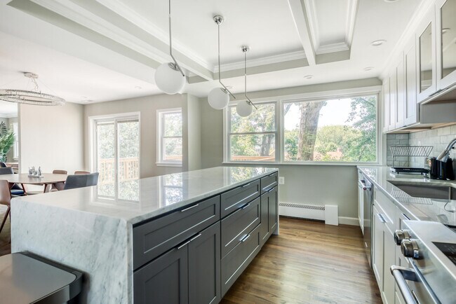 Building Photo - 1422 21st St S