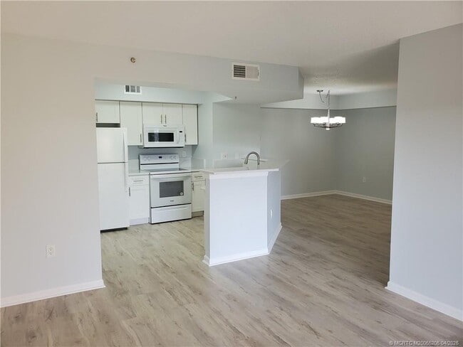 Building Photo - 3617 NW Adriatic Ln