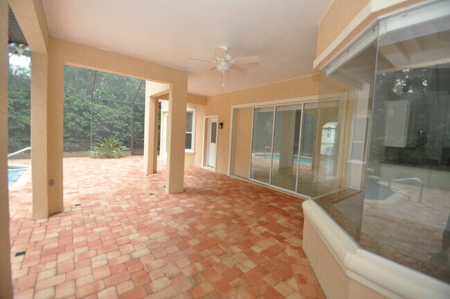 Building Photo - 12 Clementina Ct