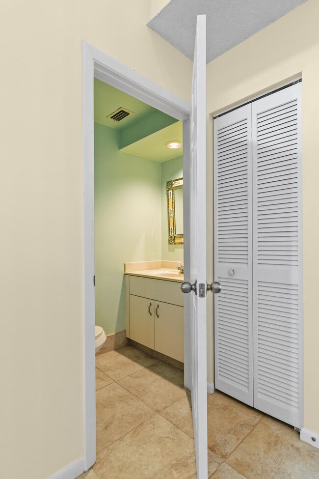 Building Photo - 1216 Ocean Dunes Cir