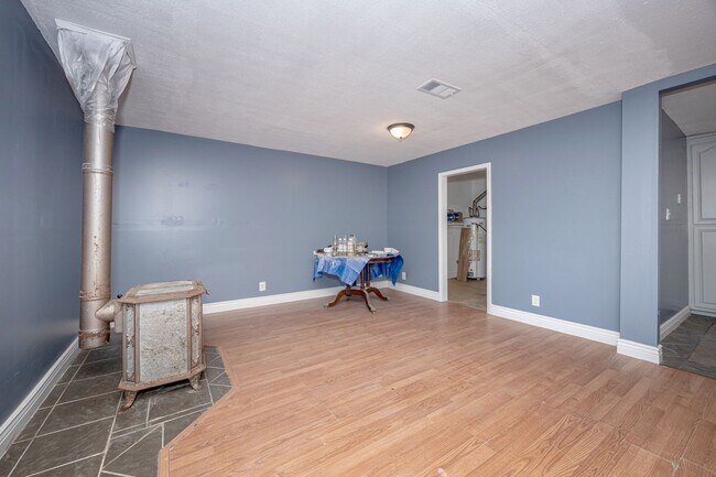 Building Photo - 3 Bed 1 Bath Home In Pascagoula - New Appliances