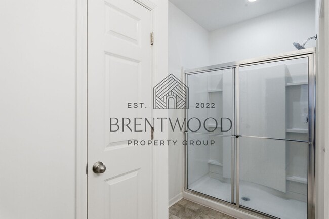 Building Photo - 3 Bed/3 Bath Home with Sunroom in Miller’s Walk – Noblesville