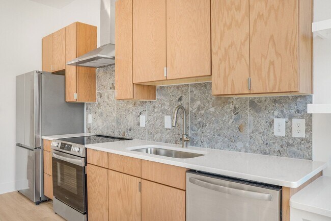 Building Photo - 1310 Lischey Ave