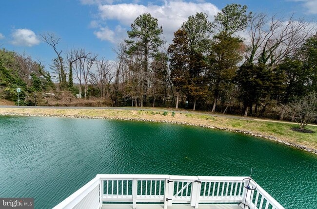 Building Photo - 3300 Lakeside View Dr