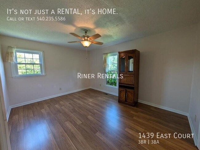 Building Photo - 1439 East Ct