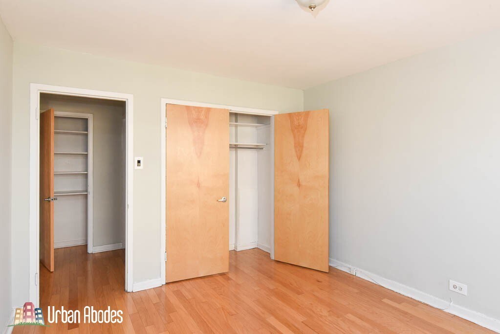 Building Photo - 429 W Wellington Ave