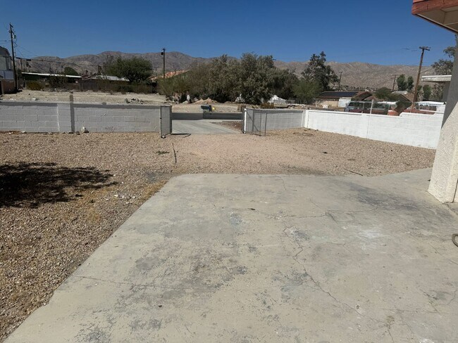 Building Photo - Desert View Apartments