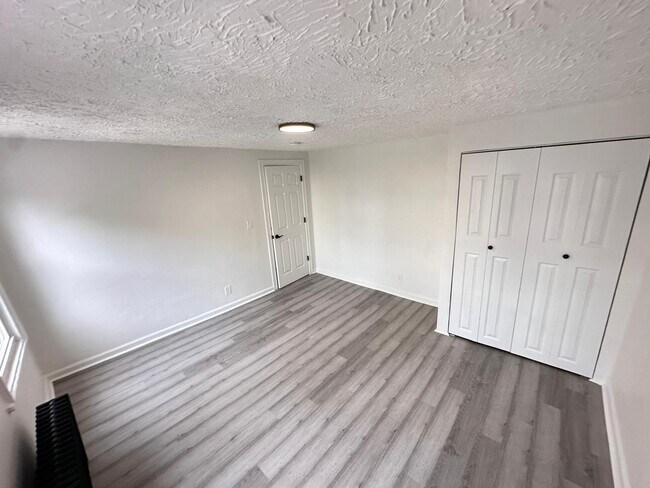 Building Photo - 109 S 7th Ave