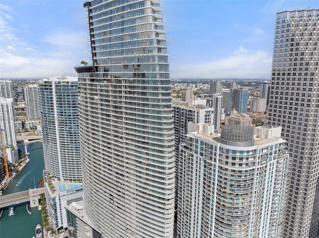 Building Photo - 300 S Biscayne Blvd