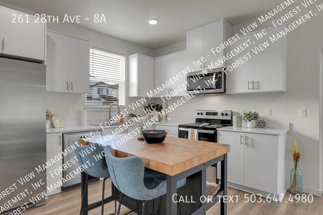 Building Photo - 261 SE 28th Ave