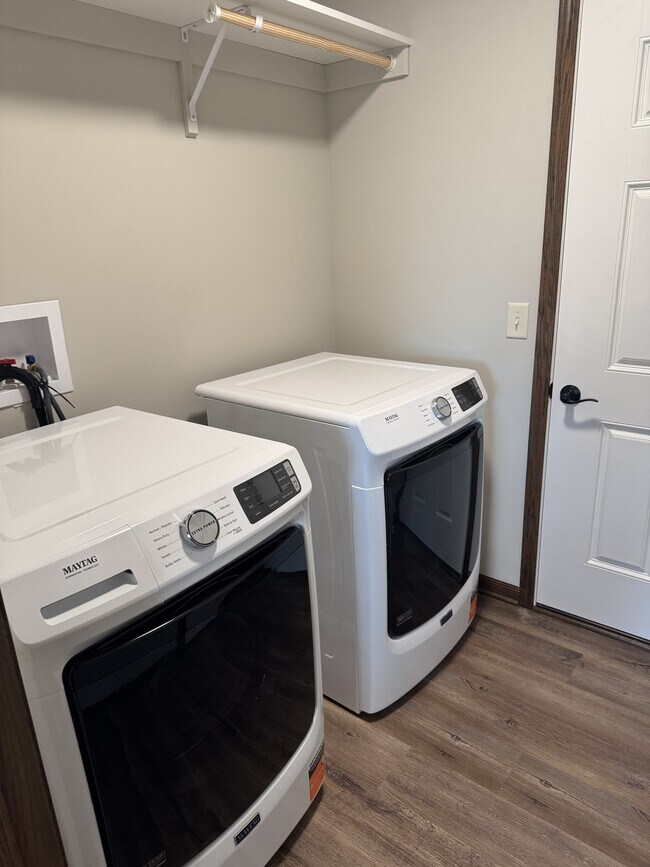 Building Photo - 5745 Holmstrom Ct