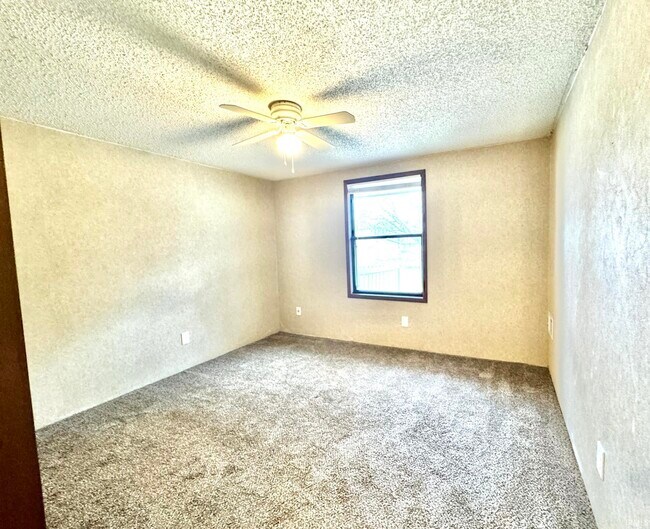Building Photo - 2302 S Brandon Ct