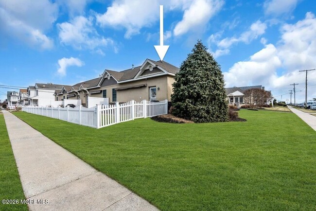 Building Photo - 120 10th Ave