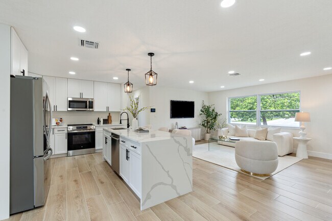 Building Photo - 930 Rutherford Ln