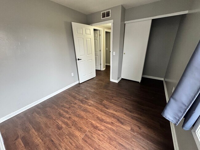 Building Photo - 4 Bedroom House