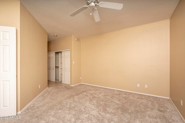 Building Photo - 4927 E Hazel Dr