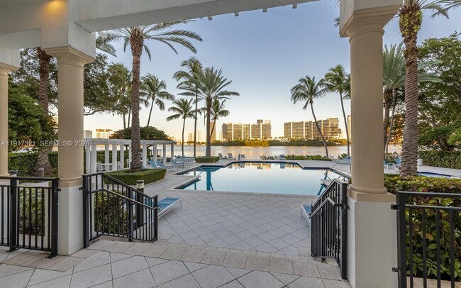 Building Photo - 3255 NE 184th St