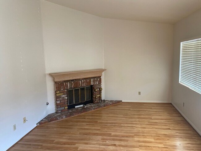 Building Photo - 848 Woodland Ave