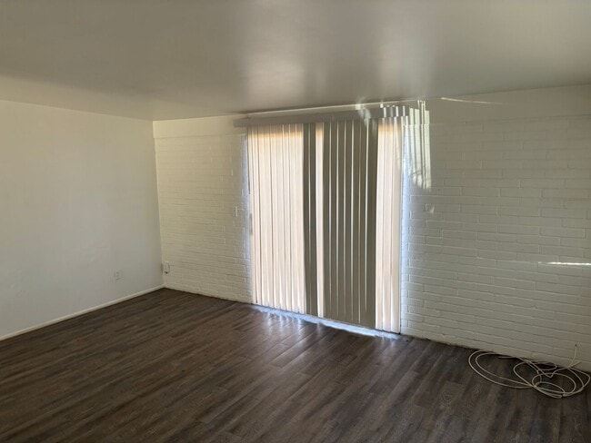 Building Photo - Classic Eastside 3/2 SFR - Move In Special!!!