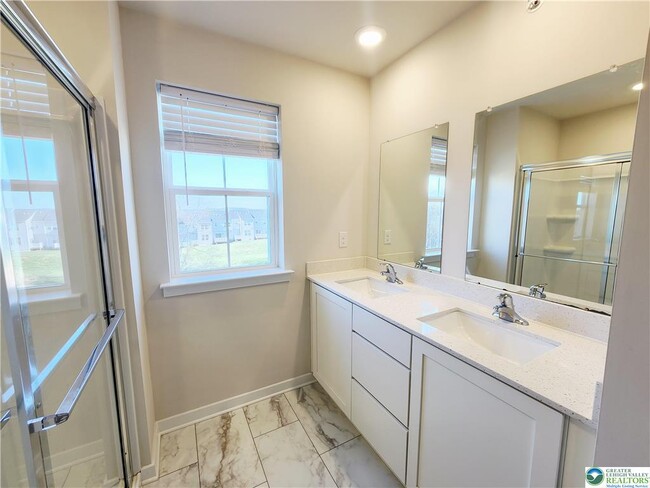 Building Photo - 7699 Clayton Ave