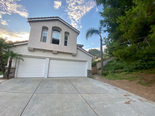 Building Photo - Desirable 5br3 car garage executive home b...