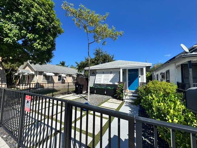 Primary Photo - 322 S L St