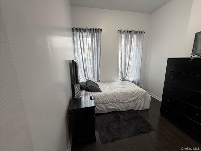 Building Photo - 509 E 183rd St