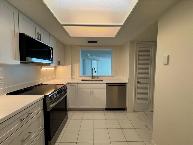 Building Photo - 2611 Bayshore Blvd