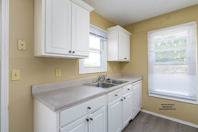 Building Photo - 9242 E Funston Ct