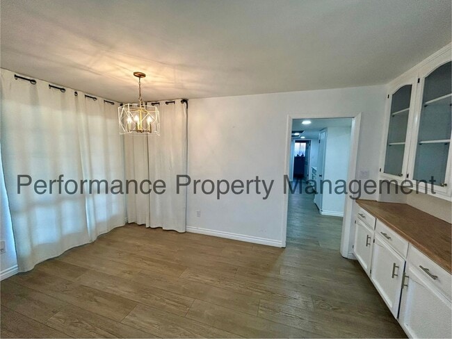 Building Photo - Stunning 3 Bed/2 Bath NW Bakersfield Home ...