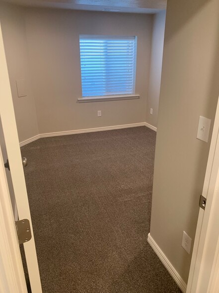 Building Photo - 343 Flagstone Dr