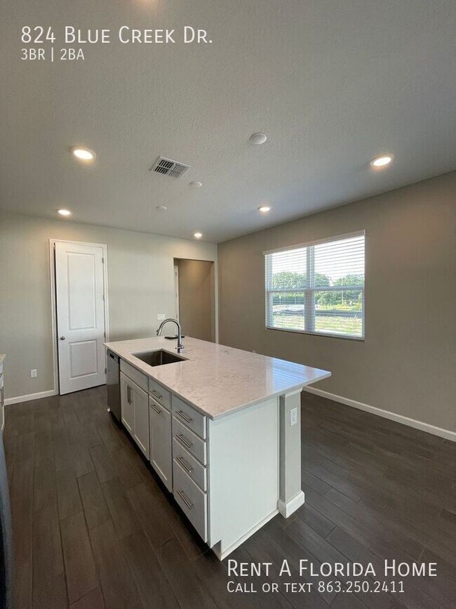 Building Photo - 824 Blue Creek Dr