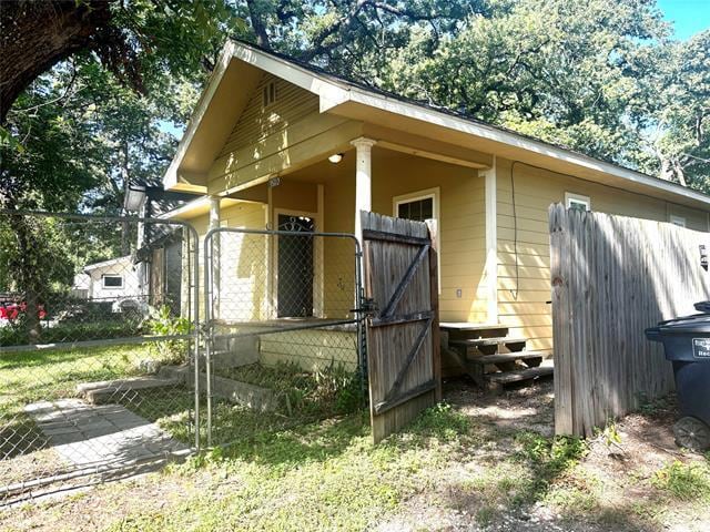Building Photo - 905 Isbell Rd