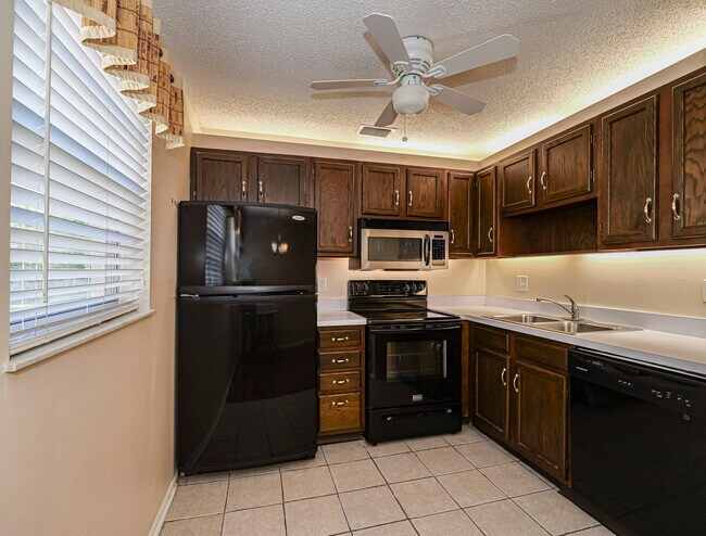 Building Photo - 110 Spring Lake Ct