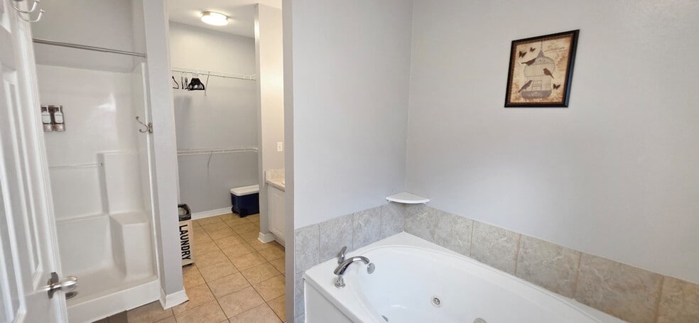 Building Photo - 1805 Irish Hill Dr